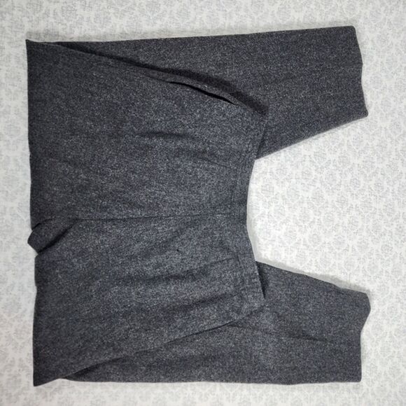 L.L. Bean Grey 100% Wool Pleated Front Trouser Pants Size 12 - Picture 2 of 5